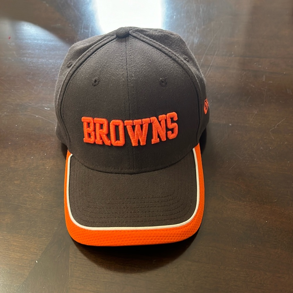 Cleveland Browns New Era 39/30 hat Medium-Large